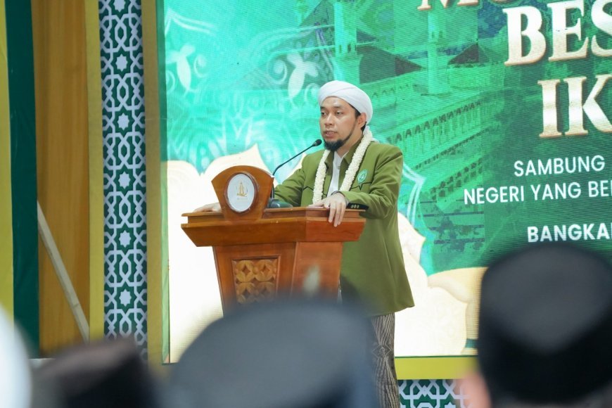 K.H.R. Ahmad Azaim Ibrahimy S.Sy . M.H. Ph.D