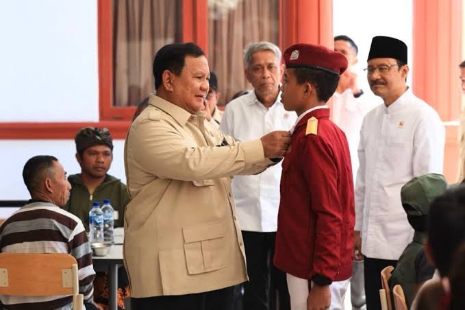 Presiden Prabowo Bersama Siswa SRMP 17 Tabanan Bali