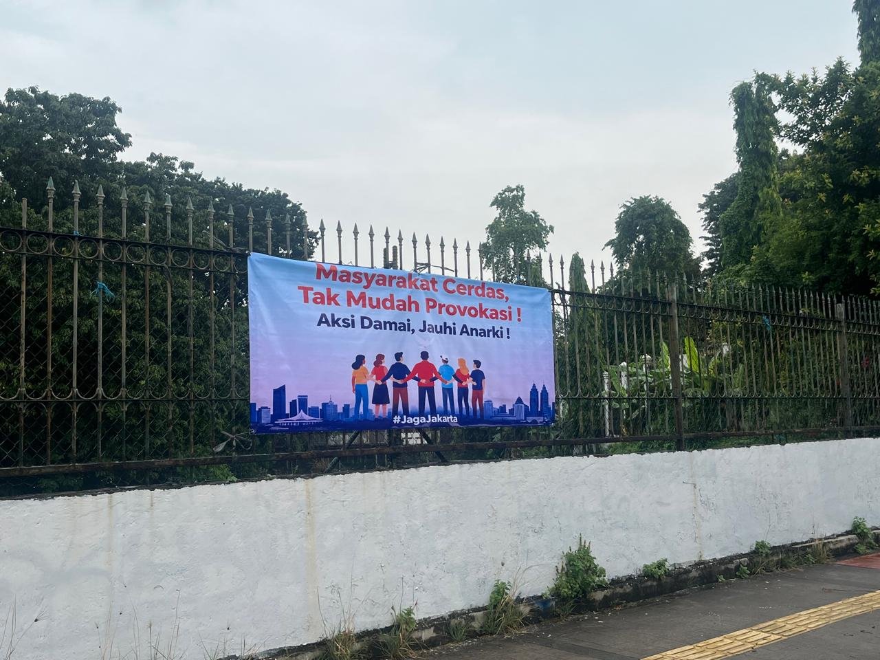 Spanduk Aksi Damai Anti Provokasi