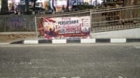 Spanduk PMN Di Depan Universitas Islam Jakarta