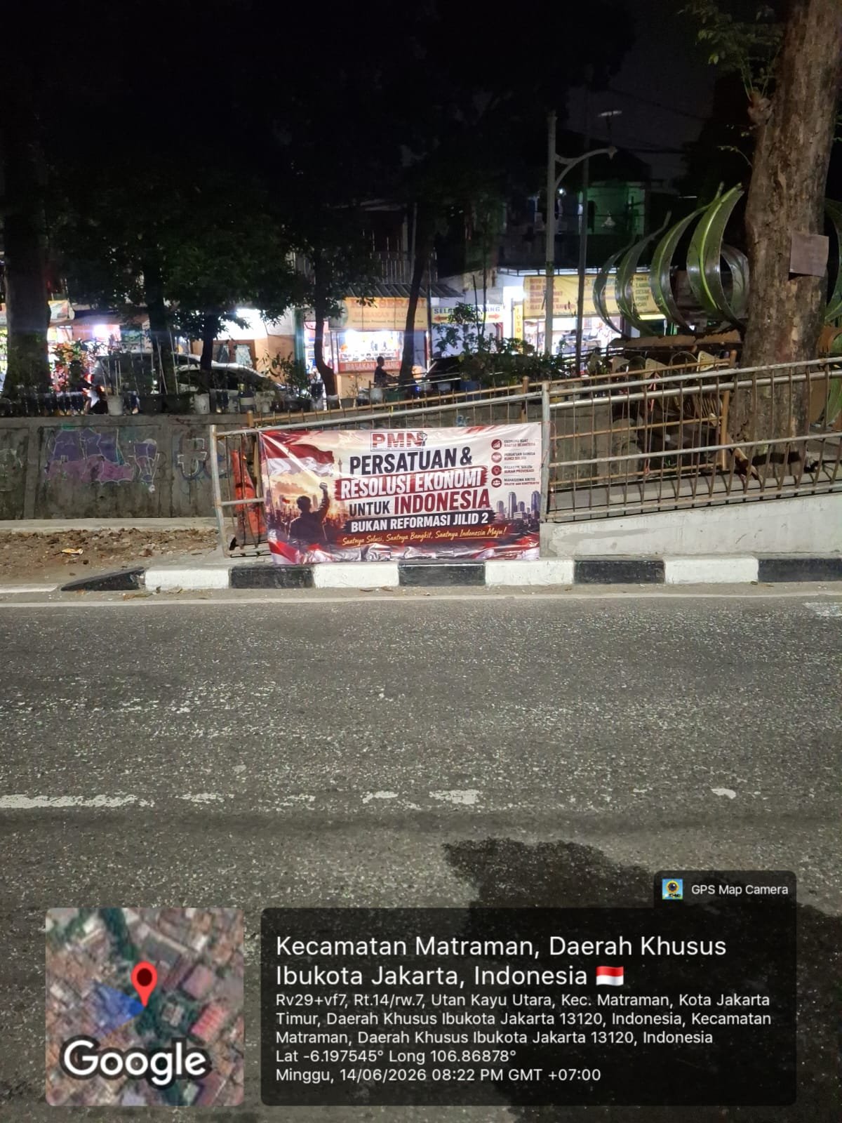 Spanduk PMN Di Depan Universitas Islam Jakarta