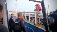 Aksi Aparat Gagalkan Penyelundupan 26 Ton Sabu Cair Aksi Aparat Gagalkan Penyelundupan 26 Ton Sabu Cair